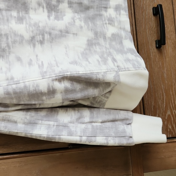 🎁Athleta sweatshirt - lightweight, size L - Picture 3 of 7